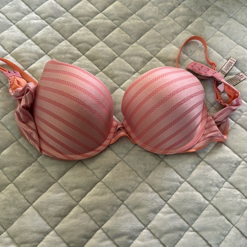 Victorias Secret 34C padded underwire pink bra